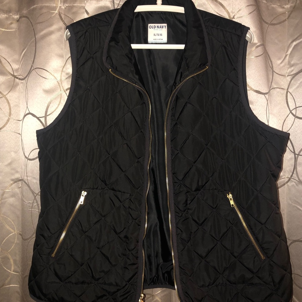 Old Navy Women’s Black Quilted Jacket Vest with Gold Hardware Size XL
